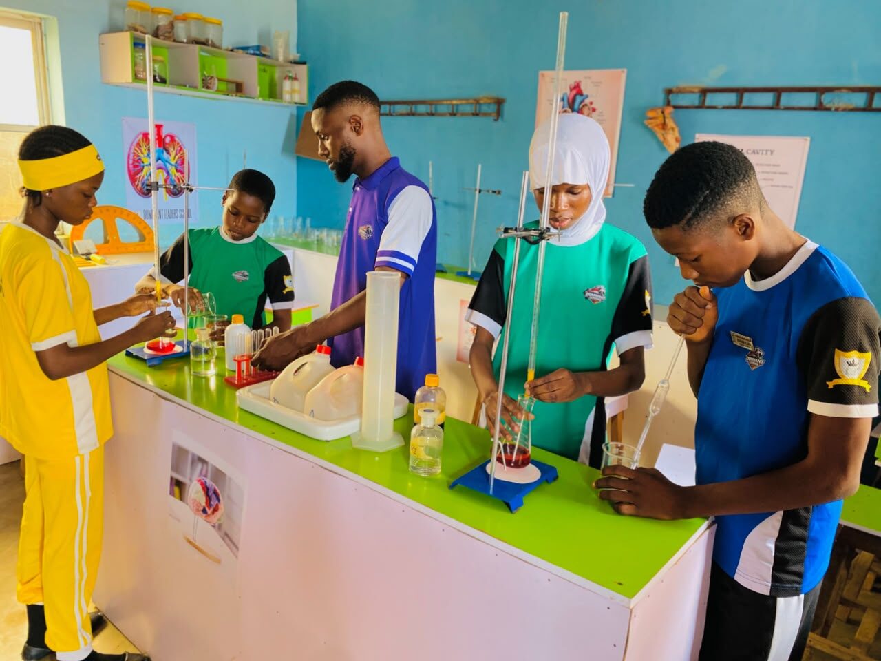 Students carrying out a chemistry experiment in the science lab